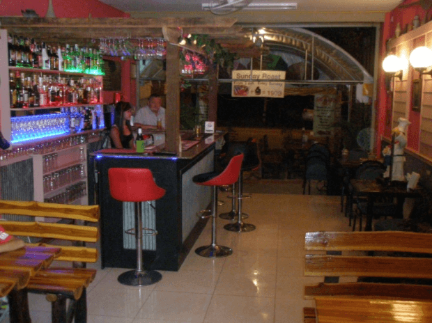Andrews Bar & Grill I San Sai